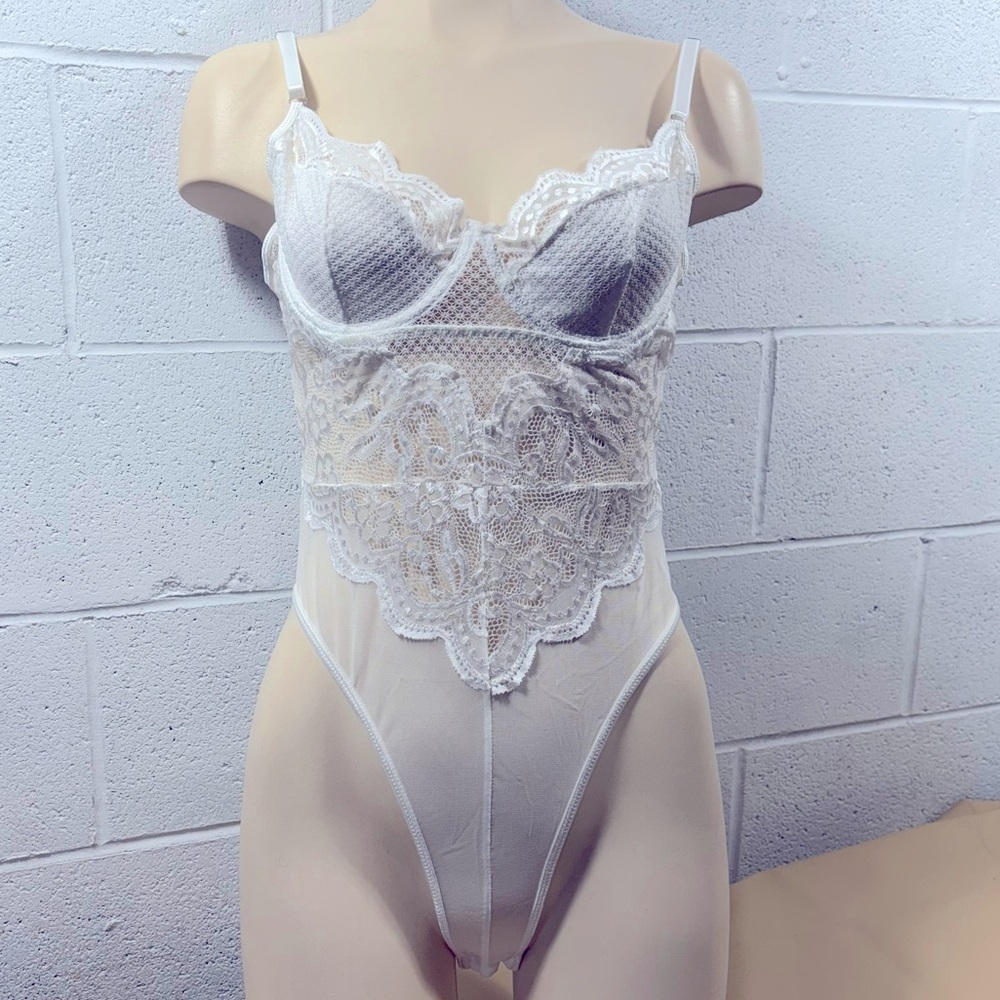NWOT Elegant White Lace Bodysuit​​​​